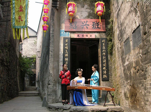 湖南洪江古商城开放青楼烟馆等景点引发争议